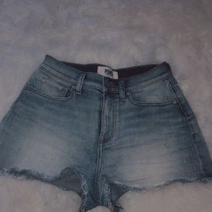 PINK denim shorts perfect for summer 💙